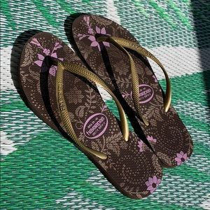 Havaianas | Brown with flowers